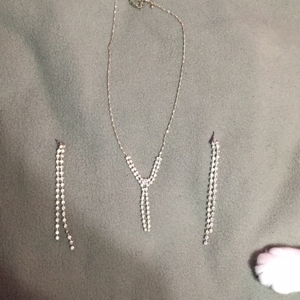 Earring and necklace set